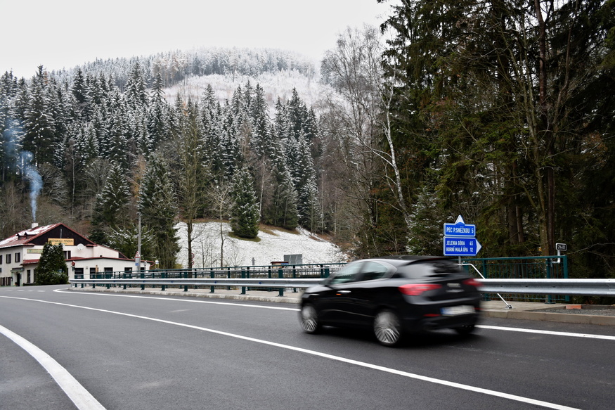 Cesta do Pece pod Sněžkou je bez omezení dopravy