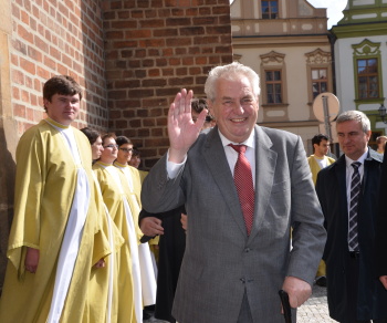 První den své návštěvy v kraji putoval prezident Miloš Zeman po Hradci Králové