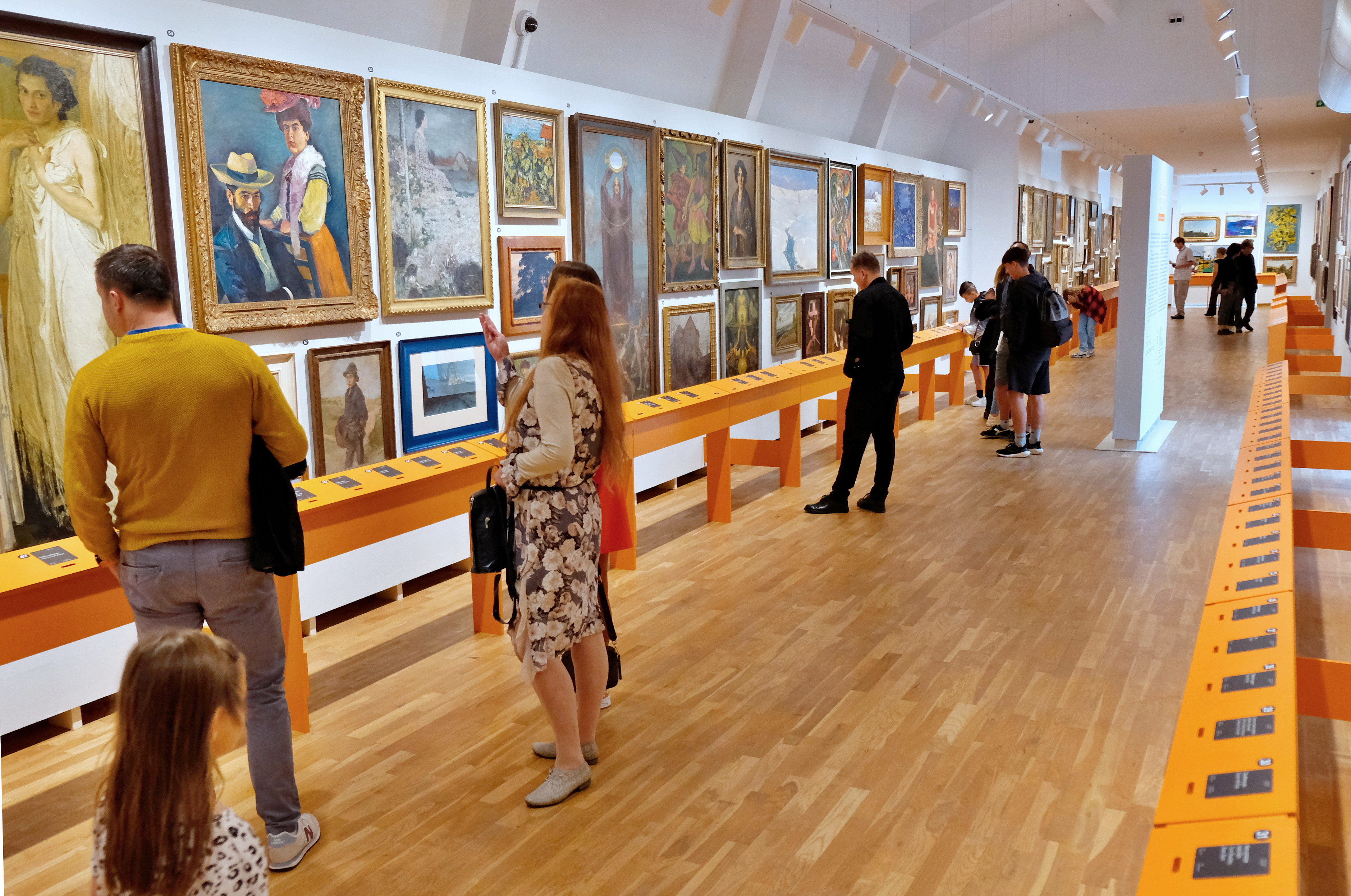 Galerie moderního umění slaví 70 let. V rámci oslav otevřela výstavu, kde návštěvníci hlasují o nejlepším uměleckém díle