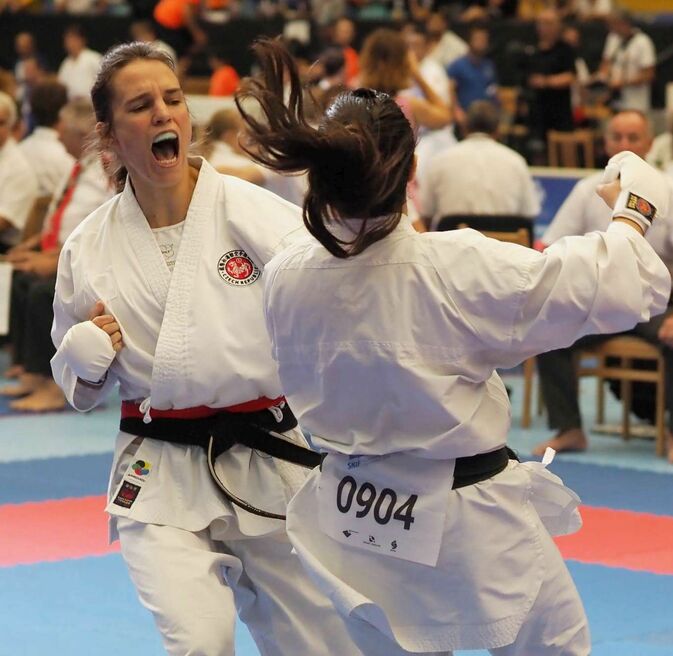 Rozhovor: Sport je zdraví a radost. Mistryně světa v karate Radka Tesařová navrhuje medaile pro vítěze.