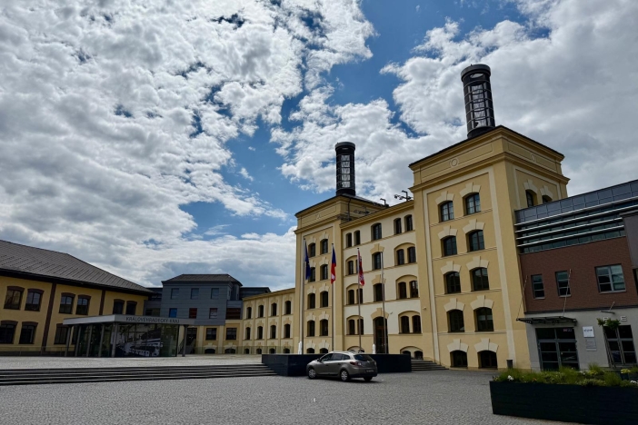 Budova krajského úřadu, Pivovarské náměstí