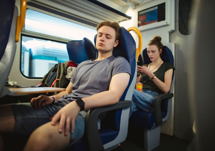 cestující ilustrační