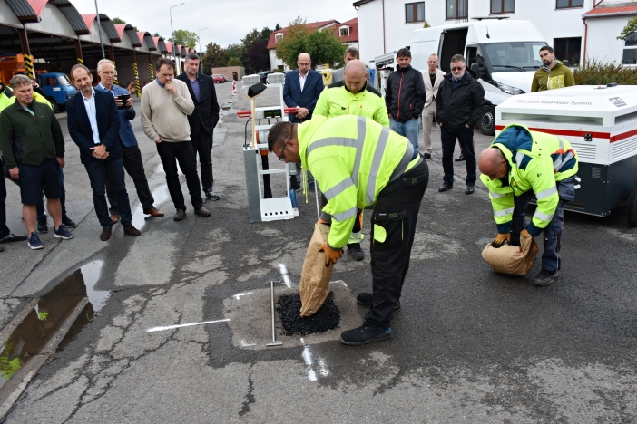 Nová technologie opravy silnic
