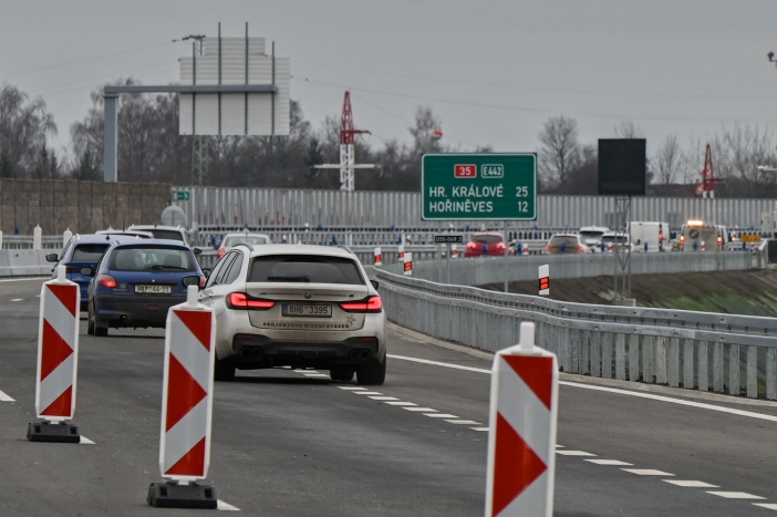otevření úseku D35 mezi Hořicemi a Sadovou
