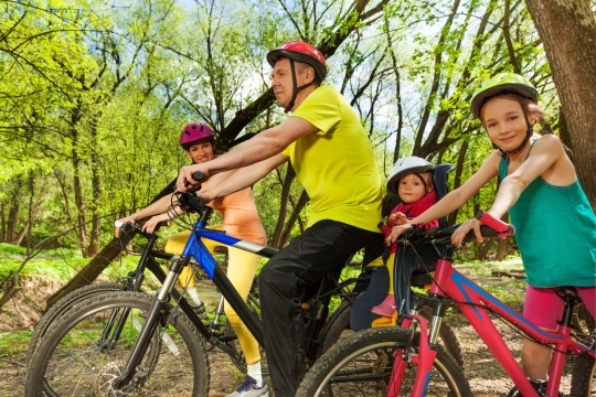 cyklisti ilustrační 