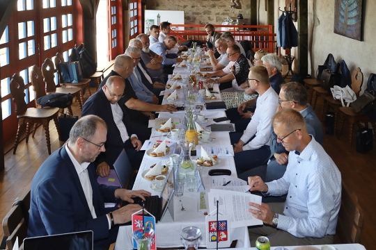 jednání s pardubickým krajem