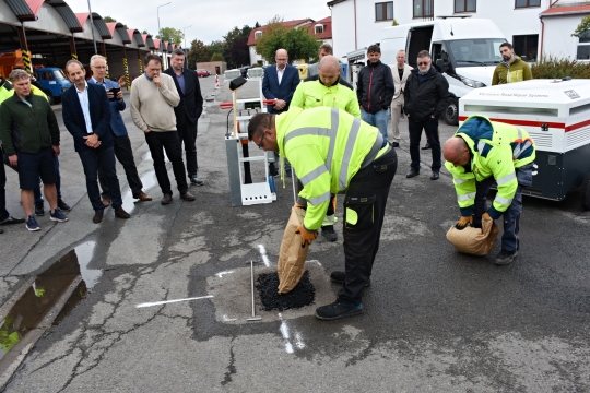 Nová technologie opravy silnic