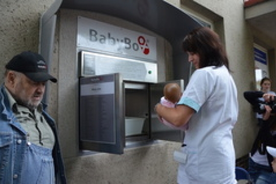 V jičínské nemocnici byl slavnostně otevřen babybox