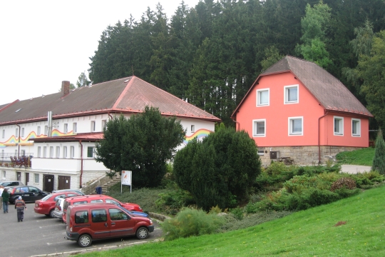 Barevné domky Hajnice projdou modernizací za téměř 148 milionů korun