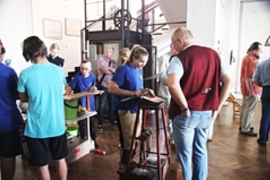 Výstava ukazuje 130 let řemeslného školství v Jaroměři