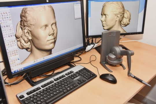 Budoucí sochaři už nemusí používat jen dláto, hořická škola získala moderní vybavení