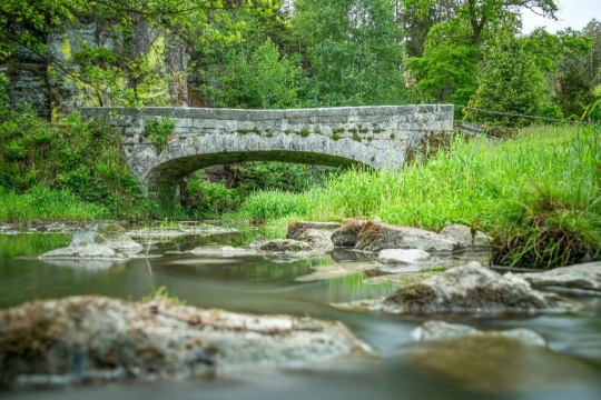 Na kole po něm jezdil Tomáš Holý. Se záchranou Podsemínského mostu pomůže Královéhradecký kraj