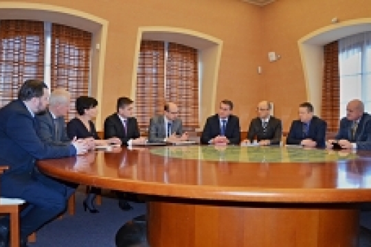 Kraj chce ulehčit obecním rozpočtům. Plánuje změnu poplatků za zvláštní užívání silnic