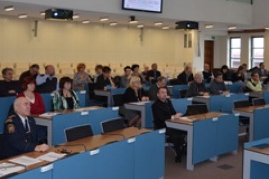 Tajemníci obcí se sešli s vedoucími pracovníky kraje, policie a hasičů 