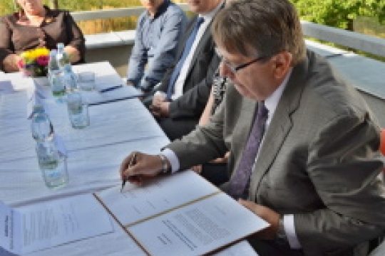 Memorandum k cyklostezce do Stěžer je podepsáno. Nechceme další oddalování výstavby D11, říká hejtman Franc