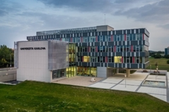 Královéhradecký kraj podporuje další výstavbu Výzkumného a vzdělávacího centra Univerzity Karlovy v Hradci Králové