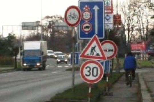 Kraj začal pracovat na lepším zabezpečení ulice Komenského v Častolovicích 