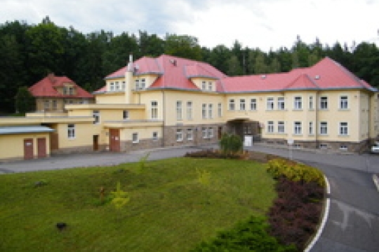 Budoucnost přístavby laboratoří v nemocnici ve Dvoře Králové nad Labem pro operační sály se otevřela