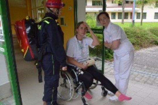 V Domově U Biřičky vypukl cvičný požár. Složky IZS trénovaly evakuaci osob