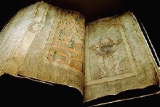 Unikátní repliku Ďáblovy bible vystavuje zámek Potštejn