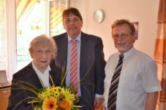 Marie Ducháčková z Domova U Biřičky oslavila sté narozeniny. Bez léků a stále vitální 