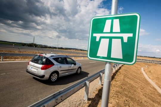 Vedení kraje chce znát důvody zpoždění výstavby dálnice D11