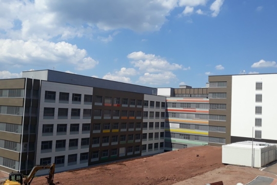 První etapa dostavby a modernizace náchodské nemocnice je téměř u konce. Nové pavilony prošly kolaudací