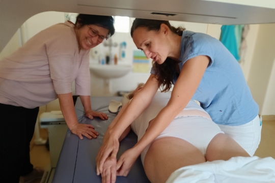 Jičínská nemocnice spustila vyšetření hustoty kostí. Denzitometrie odhalí osteoporózu