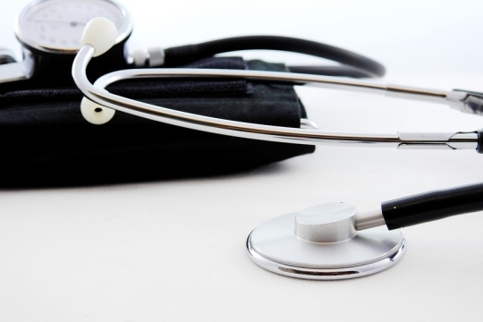 Informační zdravotnická linka pomáhá lidem konzultovat jejich zdravotní stav