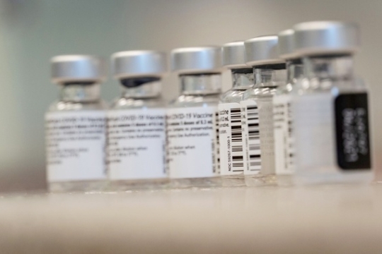 Krajské nemocnice očkují zájemce i bez registrace