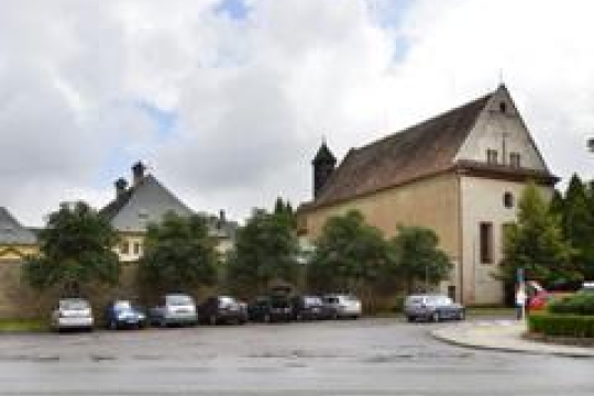 Začíná soudní spor o klášter v Opočně. Kraj vlastnický nárok Kapucínů neuznává