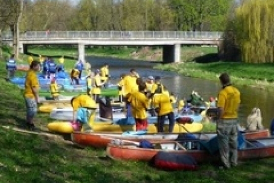 Mládež na lodích bude v dubnu čistit koryto Orlice