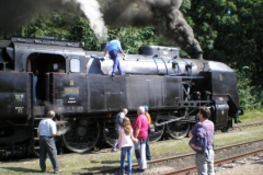 Nádraží se o víkendu zahalí do páry