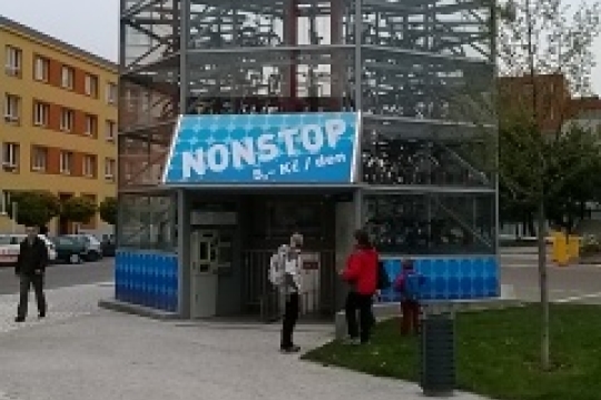 Cyklistům se blýská na lepší časy. V Hradci Králové by měl vyrůst další parkovací dům pro kola. 