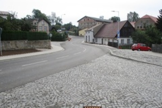 V Polici se už jezdí opravenou ulicí Na Babí