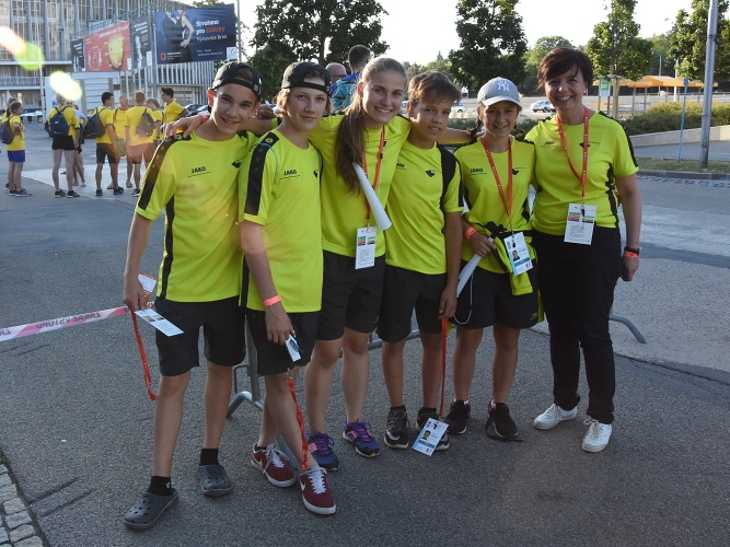 Olympiáda dětí a mládeže začala. Královéhradeckou výpravu přivedla na slavnostní zahájení biatlonistka Charvátová